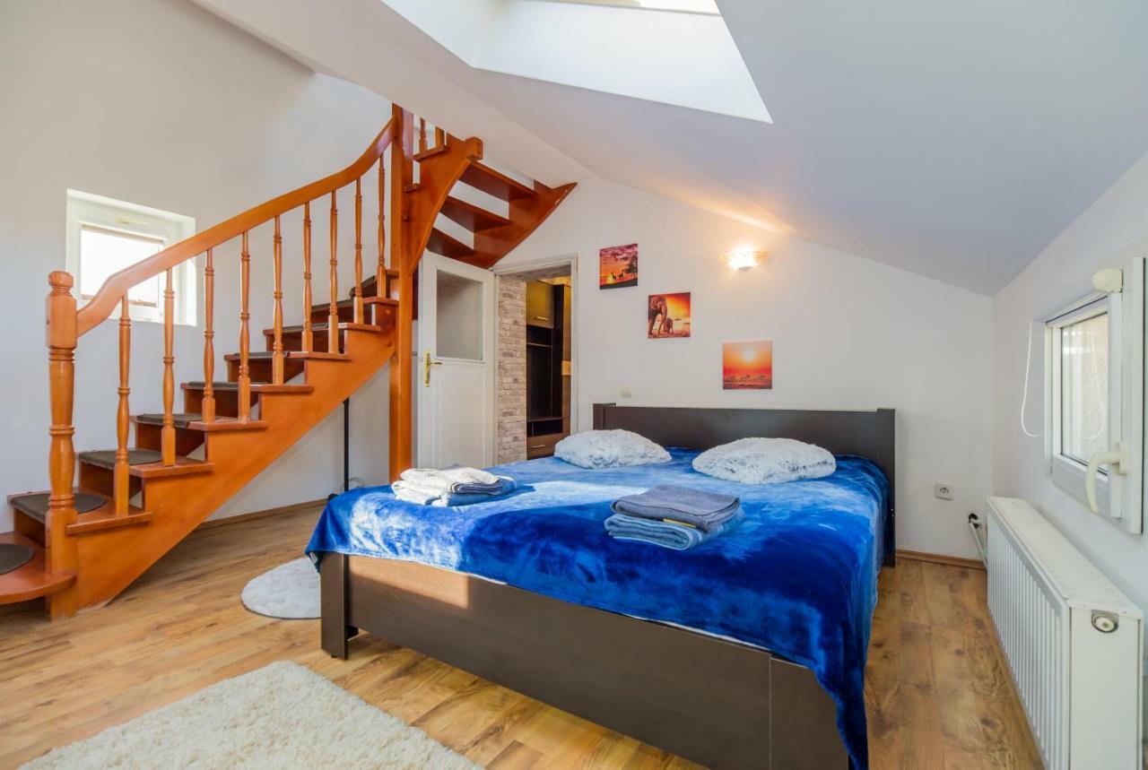 Rooftop Central Apartment Brasov Bagian luar foto